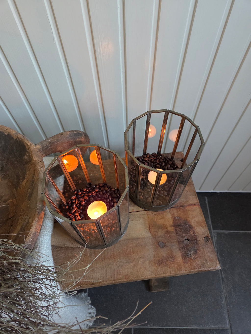 Set van 2 glazen windlichten, messing