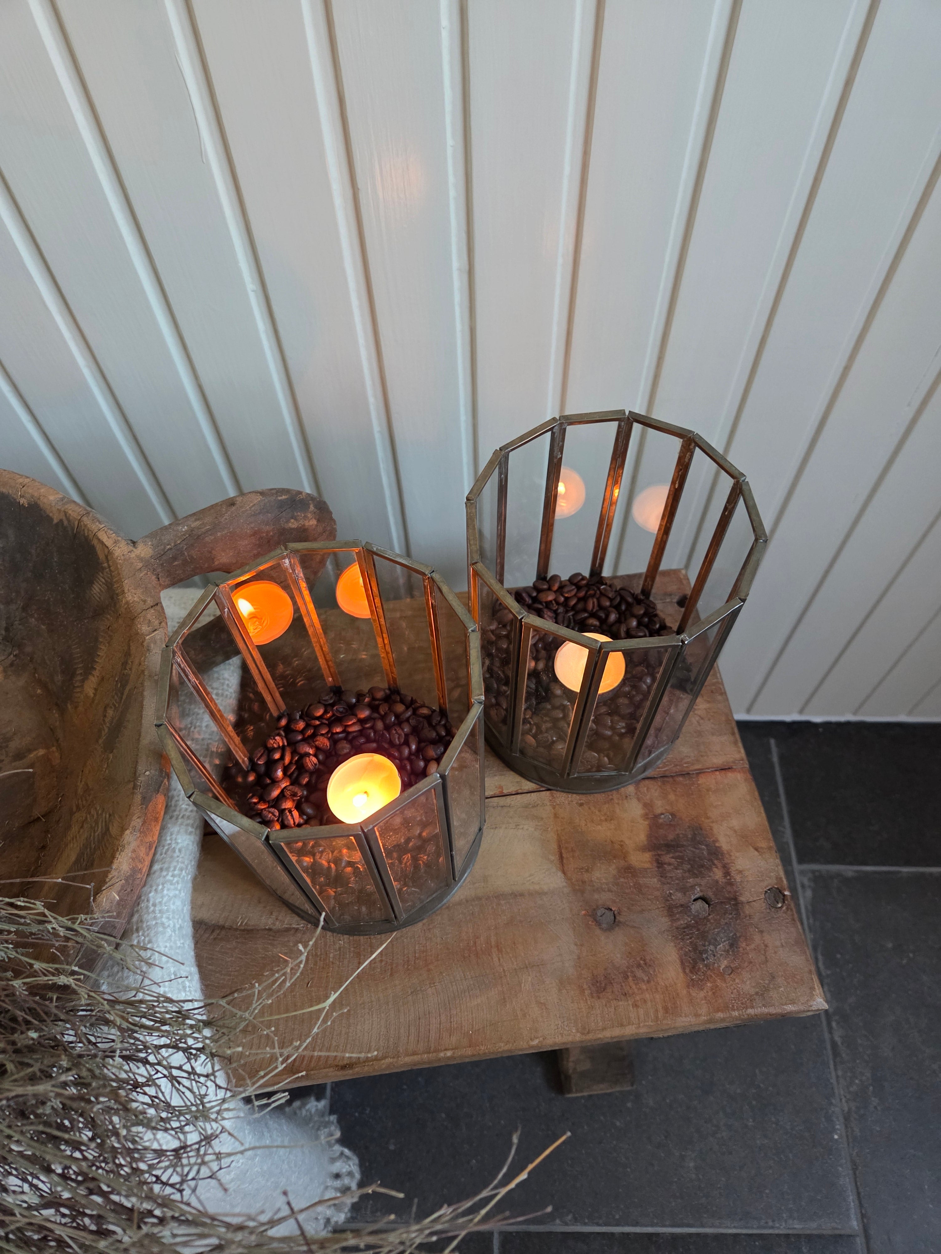 Set van 2 glazen windlichten, messing