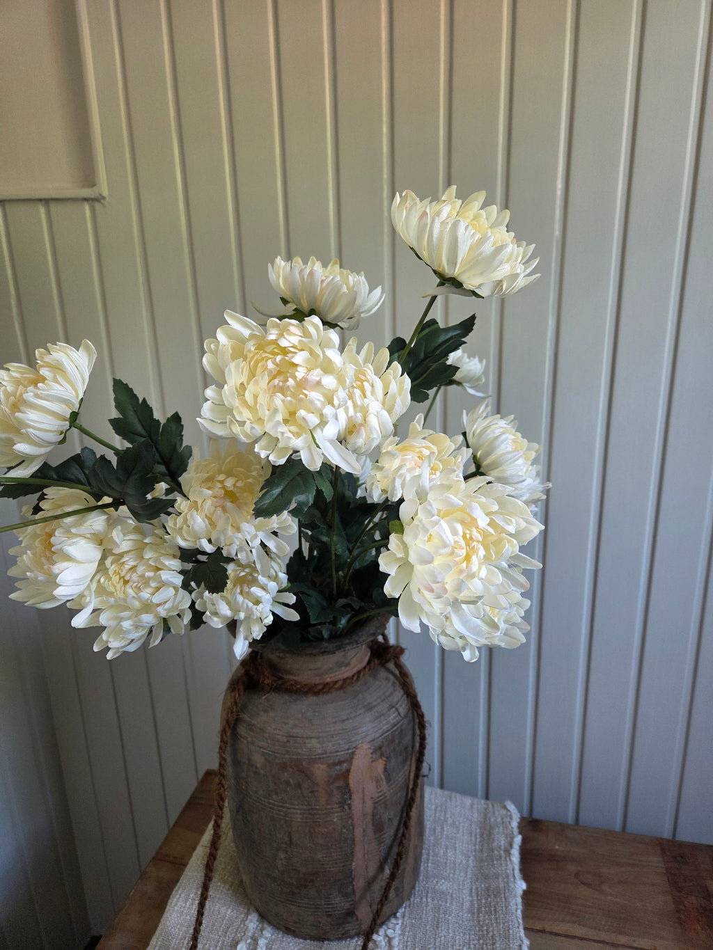 Kunsttak chrysanthemum wit