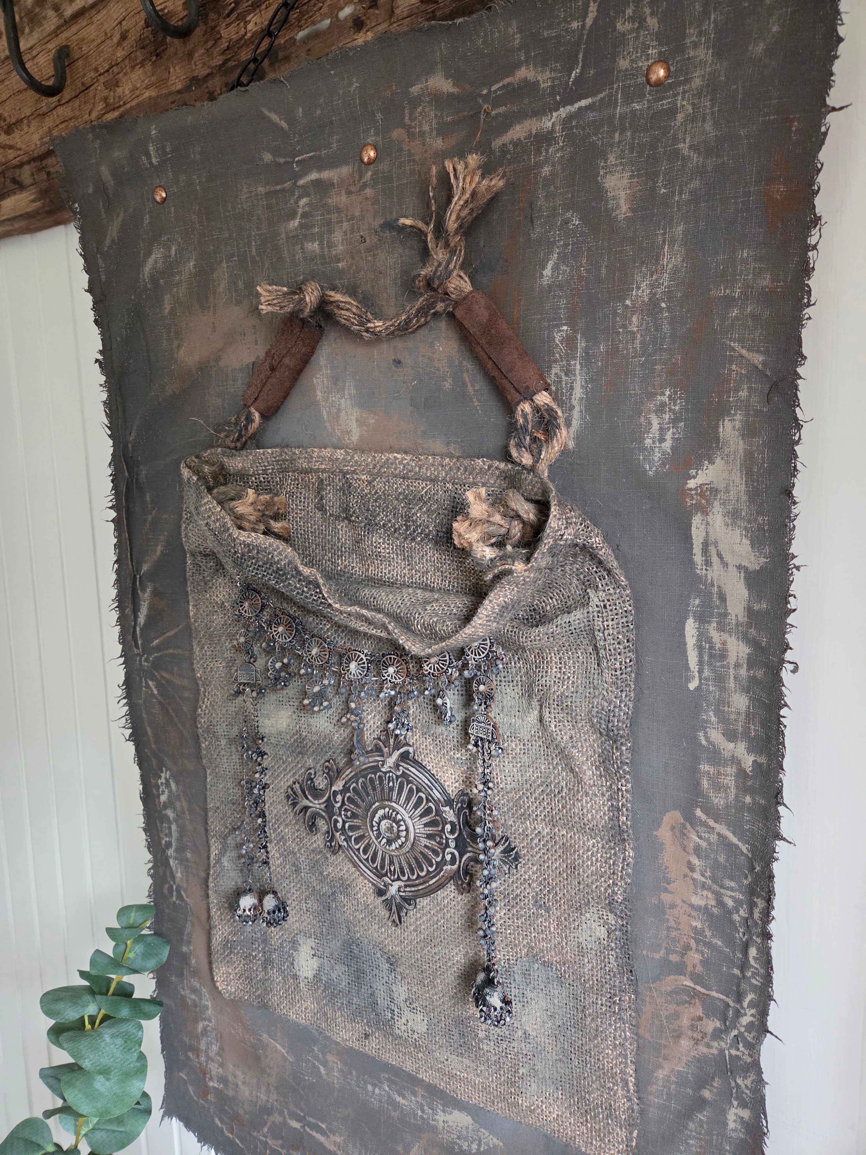 Wanddoek met jute tas 03
